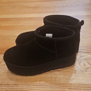 UGG Classic Ultra Mini Platform Boots, Size 10